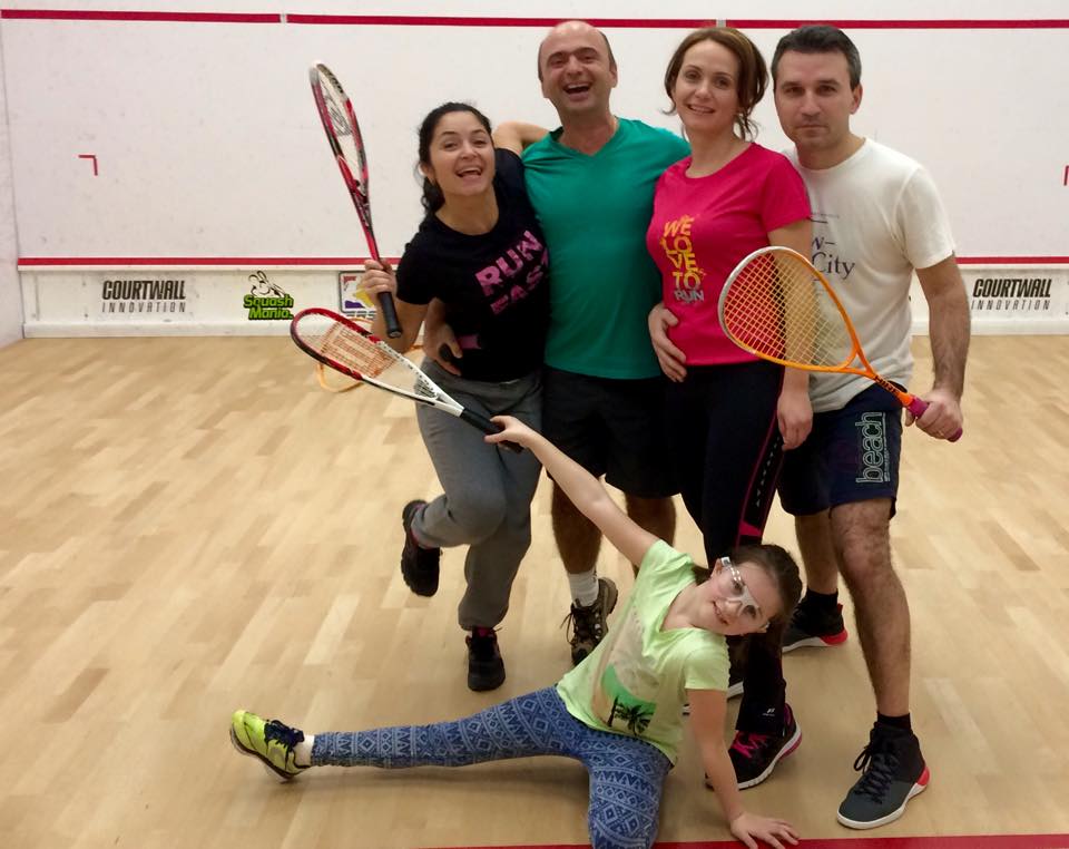 Membri B.O.M.A. după o partidă de squash